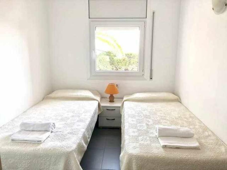 Amplio Apartamento Con Jardin En Almadrava Roses Eksteriør bilde